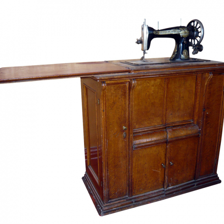 Швейна машина з ножним приводом