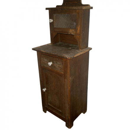 Тумбочка приліжкова