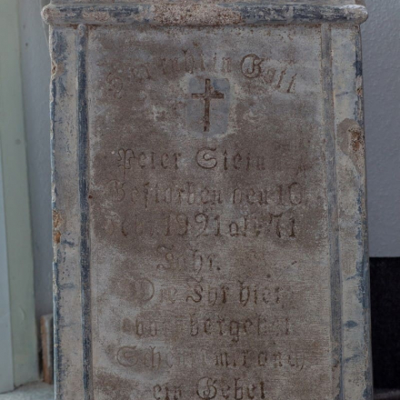 Надгробний камінь