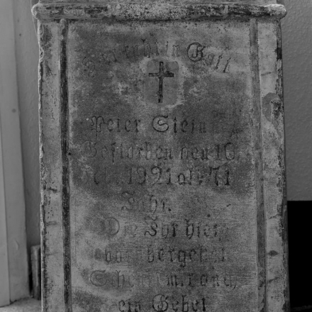 Надгробний камінь